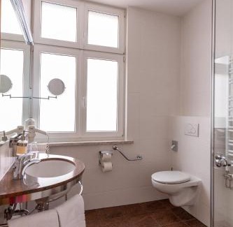 Kulmbach House | Discover Comfort at Hotel An der Eiche with Family-Friendly Amenities