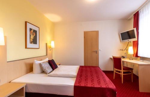 Kulmbach House | Discover Comfort at Hotel An der Eiche with Family-Friendly Amenities