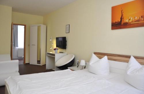 Meiningen Hotel | Comfortable Stay at Hotel An der Kapelle with Pool & Dining
