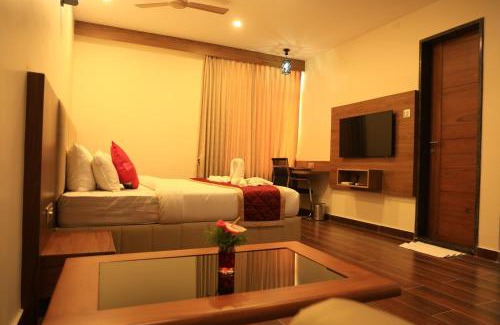 Denkanikota Hotel | Comfortable Stay at Hotel Anand Grand with Family Amenities