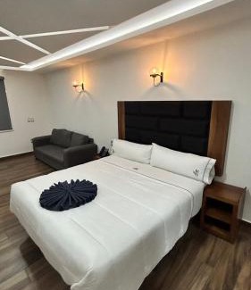Baja California Hotel | Convenient Hotel ANB Aeropuerto Guadalajara with Breakfast & More