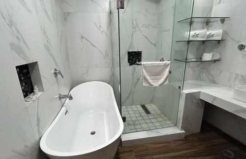 Baja California Hotel | Welcoming Hotel ANB Aeropuerto Guadalajara with Spa & Dining