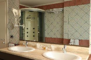 Magazzeno Hotel | Relax at Hotel Ancora: Oceanfront Family-Friendly Retreat