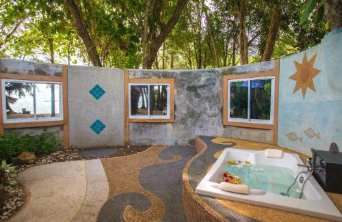 Ko Lanta Hotel | Oceanfront Beach Bungalow at Lanta Resort with Great Reviews