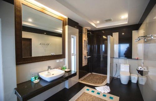 Ko Lanta Hotel | Oceanfront Beach Bungalow at Lanta Resort with Great Reviews