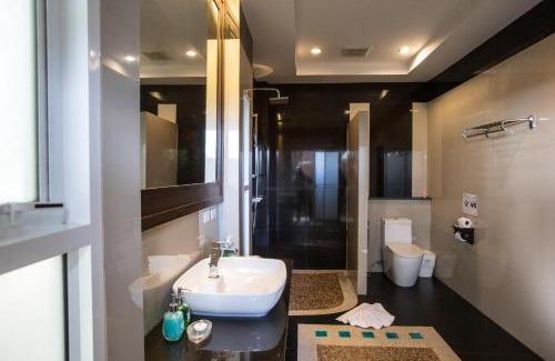 Ko Lanta Hotel | Oceanfront Beach Bungalow at Lanta Resort with Great Reviews