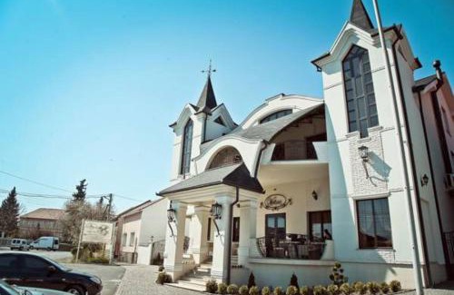 Mukachevo Hotel | Delightful Hotel and Restaurant Velure with Pet-Friendly Perks