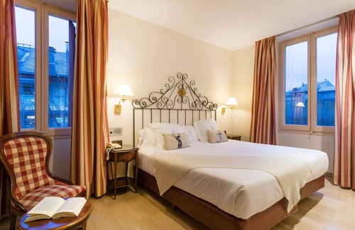 La Seu d'Urgell Hotel | Hotel Andria: Family-Friendly Retreat with Spa & Dining