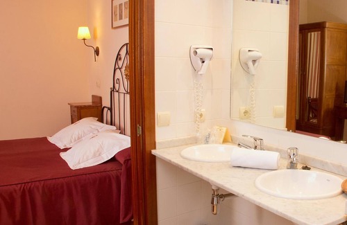 La Seu d'Urgell Hotel | Hotel Andria: Family-Friendly Retreat with Spa & Dining