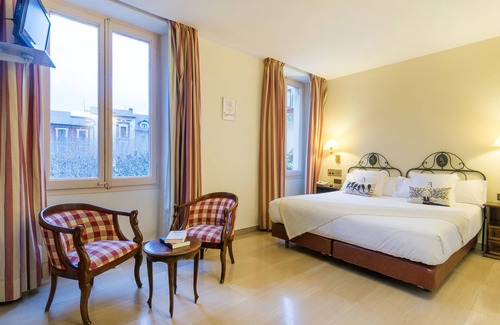 La Seu d'Urgell Hotel | Hotel Andria: Family-Friendly Retreat with Spa & Dining