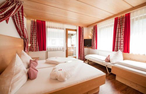Neustift Im Stubaital Hotel | Discover Hotel Angelika: Pet-Friendly Retreat with Hot Tub