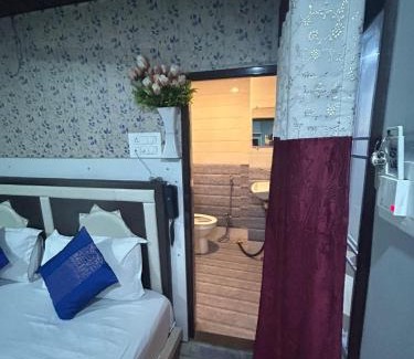 Varanasi Hotel | Comfortable Stay at Hotel Ankit Near Assi Ghat with Spa