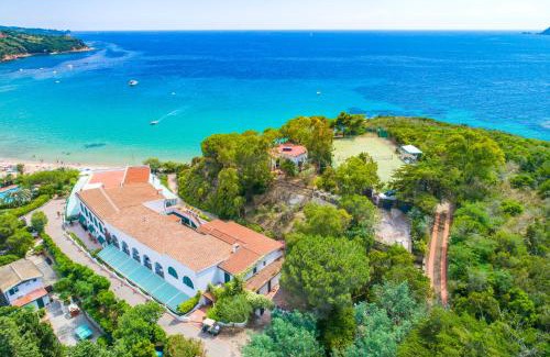 Lido di Capoliveri Hotel | Hotel Antares: Oceanfront Retreat with Pool & Private Beach