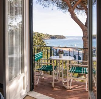Lido di Capoliveri Hotel | Hotel Antares: Oceanfront Retreat with Pool & Private Beach