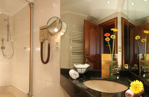 Ruhstorf Hotel | Relax at Hotel Antoniushof: Pool, Spa & Family-Friendly