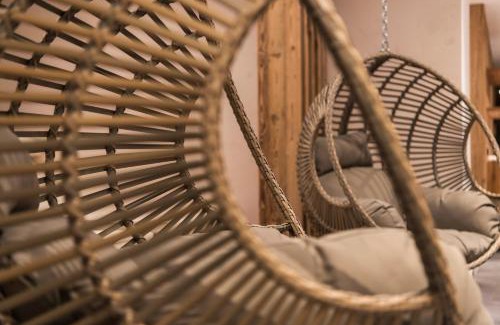Kappl Apartment | Pet-Friendly Retreat at Hotel Apart Piz Mundin with Ocean Views