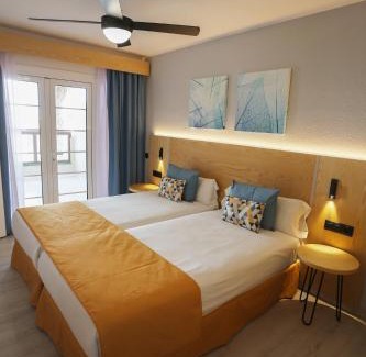 El Madronal Apartment | Oceanfront Hotel-Apartamentos Andorra with Pool & Amenities