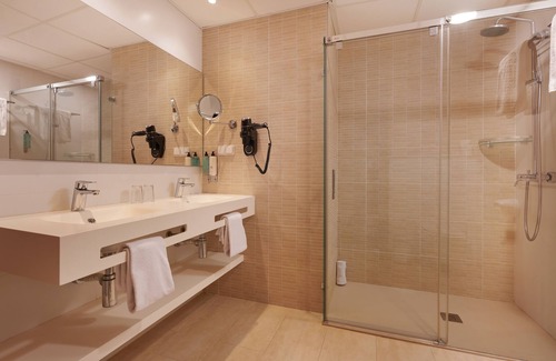 Cala Santany Hotel | Beautiful Hotel Apartamentos Cala Santanyi with Pool & Spa