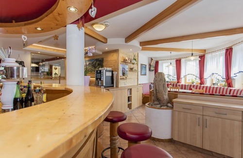 Rauris Apartment | Charming Hotel Apartment with Kitchen & Hot Tub Access