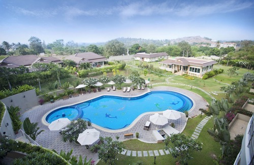 Khao Tao Apartment | Discover Hotel Apartments in Serene Surroundings with Pool
