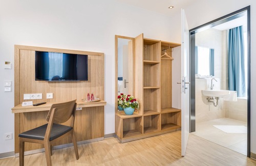 Altenerding Hotel | Discover Hotel Apfelrot: Rated 8.6/10 with Spa & Dining