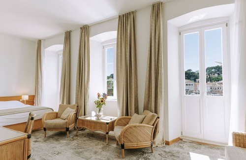 Cove Murtar Hotel | Hotel Apoksiomen: Oceanfront Retreat with Pool & Dining