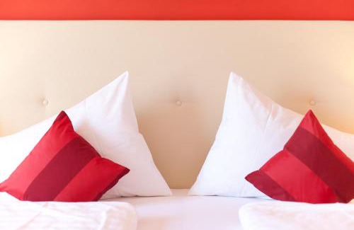 Cermes Hotel | Top-Rated Hotel & Appartement Valtnaungut with Ocean Views