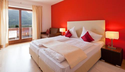 Cermes Hotel | Top-Rated Hotel & Appartement Valtnaungut with Ocean Views