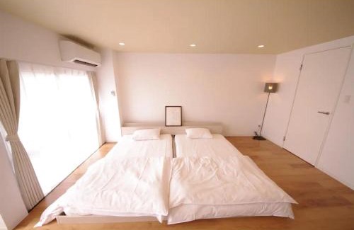 Korinbo Apartment | Family-Friendly Retreat at HOTEL APT SESELA with Hot Tub