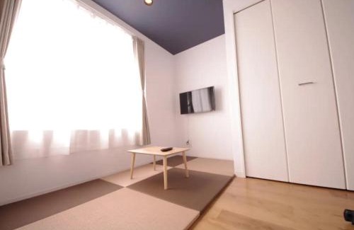 Korinbo Apartment | Cozy HOTEL APT SESELA - Family-Friendly Getaway Awaits