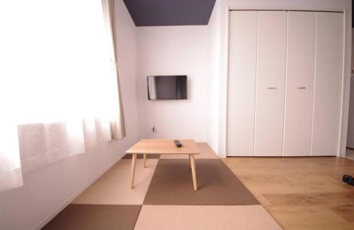 Korinbo Apartment | Cozy HOTEL APT SESELA - Family-Friendly Getaway Awaits