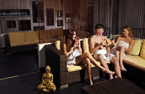 Poprad Hotel | Relaxing Stay at Hotel Aquacity Riverside with Pool & Spa