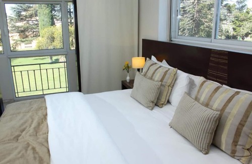 San Nicolas de los Arroyos Hotel | Relax at Hotel Colonial San Nicolás with Pool & Spa Amenities