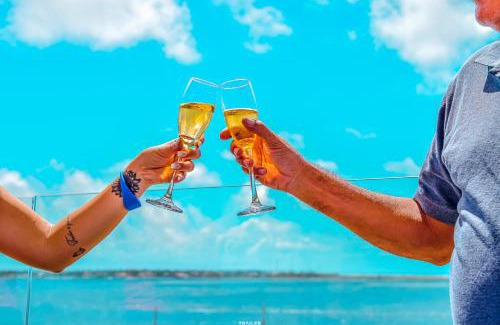 Coroa do Meio Apartment | Oceanfront Comfort at Hotel Aracaju Suites for Families