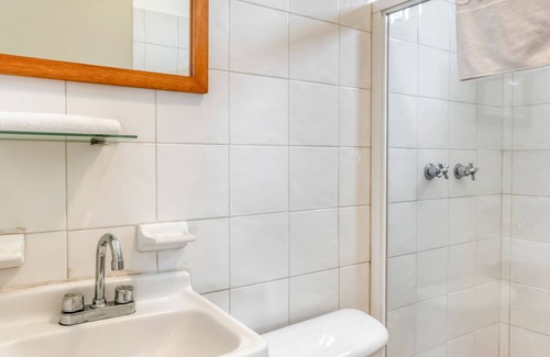 Tonala Hotel | Budget-Friendly Hotel Arana with Spa and Breakfast Options