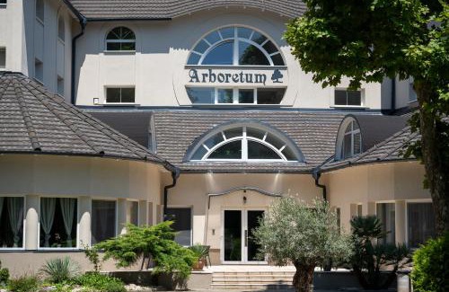Harkany Hotel | Discover Hotel Arborétum: Family-Friendly with Dining Options
