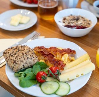 Harkany Hotel | Discover Hotel Arborétum: Family-Friendly with Dining Options