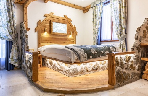 Pellizzano Hotel | Discover Hotel Arcangelo: Family-Friendly Getaway with Spa