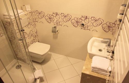 Letnica Hotel | Pet-Friendly Hotel Arena Expo with Great Amenities