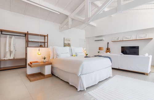 Marina Hotel | Relax at Hotel Aretê: 4-Star Stay with Pool & Spa