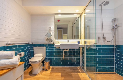 Marina Hotel | Relax at Hotel Aretê: 4-Star Stay with Pool & Spa