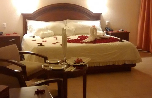 Cuernavaca Hotel | Relax at Hotel Argento: Pool, Spa & Family-Friendly Fun