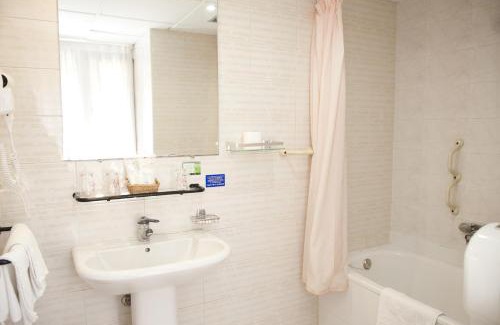 Santander Hotel | Discover Hotel Arha Santander: Pet-Friendly with Breakfast