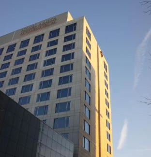 Naperville Hotel | Discover Hotel Arista: 4-Star Stay with Breakfast Included