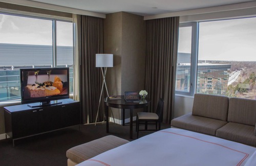 Naperville Hotel | Discover Hotel Arista: Eco-Friendly Escape with Spa Access