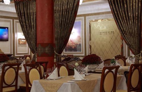 Sukhinovka Hotel | Delightful Hotel Aristokrat: Rated 9/10 with Hot Tub Access