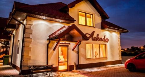 Rawa Mazowiecka Hotel | Discover Hotel Arkada: Family-Friendly with Hot Tub & Breakfast
