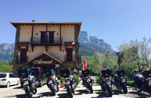 Escalona Hotel | Discover Hotel Arnal: Family-Friendly with Top Amenities