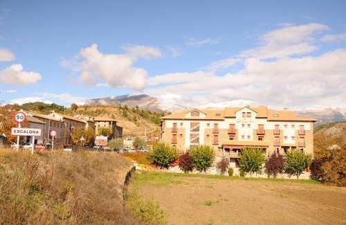 Escalona Hotel | Discover Hotel Arnal: Family-Friendly with Top Amenities