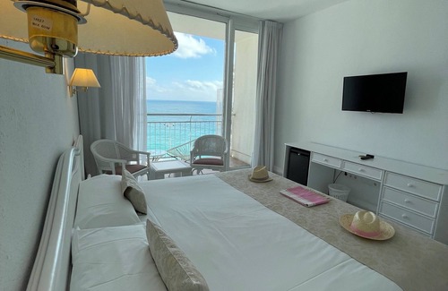 Platja d'Aro Hotel | Elegant Hotel Aromar: 4-Star Retreat with Pool & Spa